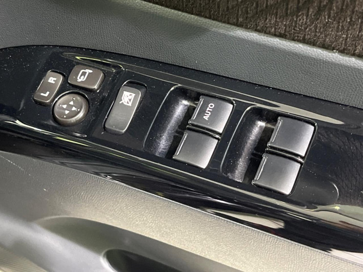 2011 Nissan Roox DBA-ML21S (UW-69f2a4f27cd3d)[17]