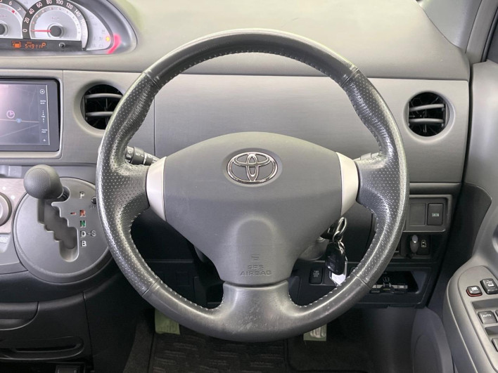 2011 Toyota Sienta DBA-NCP81G (UW-69f2a5242bc19)[29]