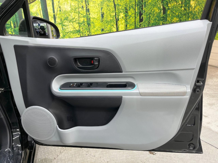2012 Toyota Aqua DAA-NHP10 (UW-69f2a52697074)[5]