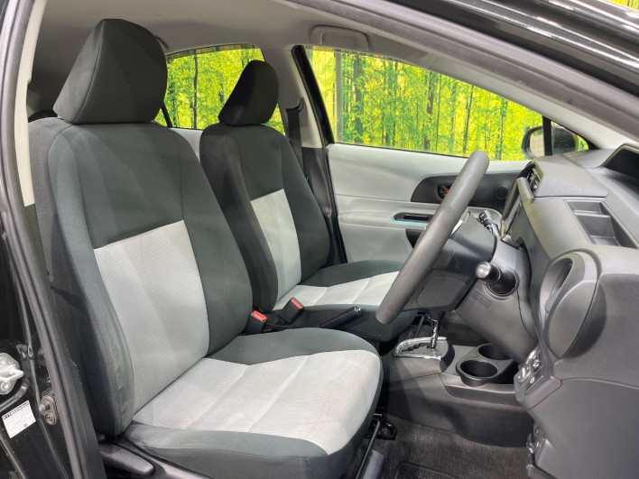 2012 Toyota Aqua DAA-NHP10 (UW-69f2a52697074)[21]