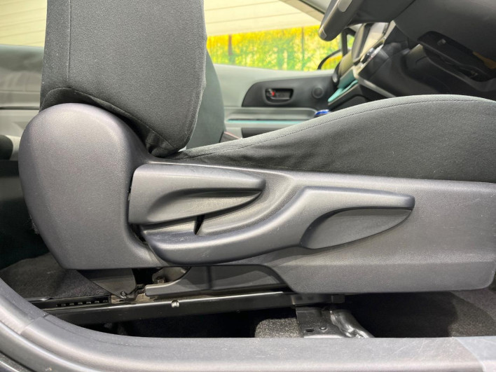 2012 Toyota Aqua DAA-NHP10 (UW-69f2a52697074)[23]