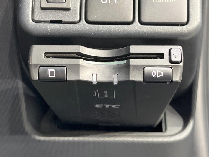 2012 Toyota Aqua DAA-NHP10 (UW-69f2a52697074)[12]