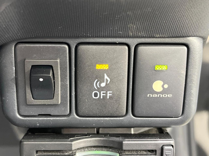 2012 Toyota Aqua DAA-NHP10 (UW-69f2a52697074)[10]