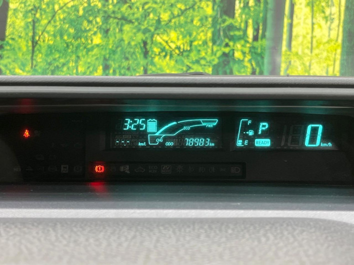 2012 Toyota Aqua DAA-NHP10 (UW-69f2a52697074)[17]
