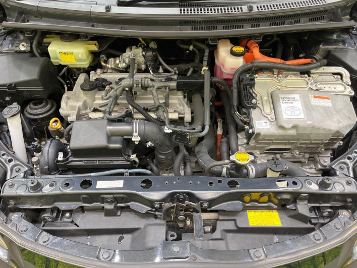 2012 Toyota Aqua DAA-NHP10 (UW-69f2a52697074)[4]