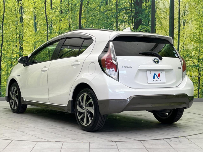 2015 Toyota Aqua DAA-NHP10 (UW-69f2a528978f5)[26]