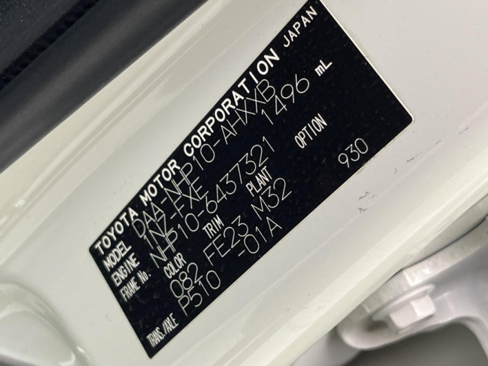 2015 Toyota Aqua DAA-NHP10 (UW-69f2a528978f5)[1]