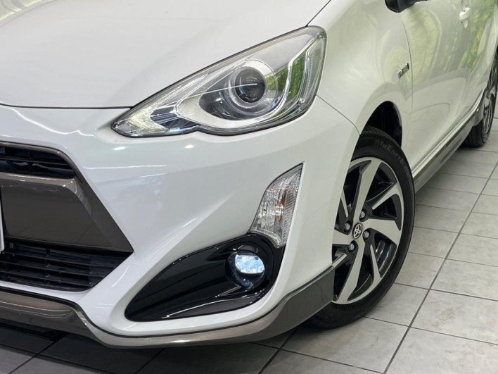 2015 Toyota Aqua DAA-NHP10 (UW-69f2a528978f5)[17]
