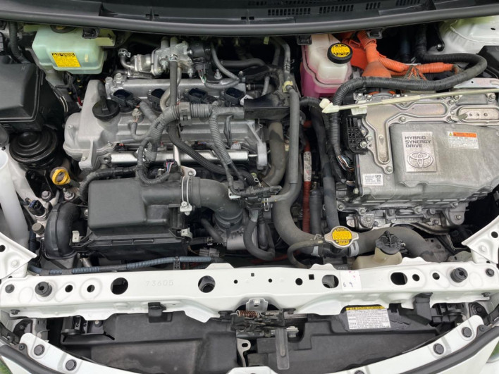 2015 Toyota Aqua DAA-NHP10 (UW-69f2a528978f5)[5]