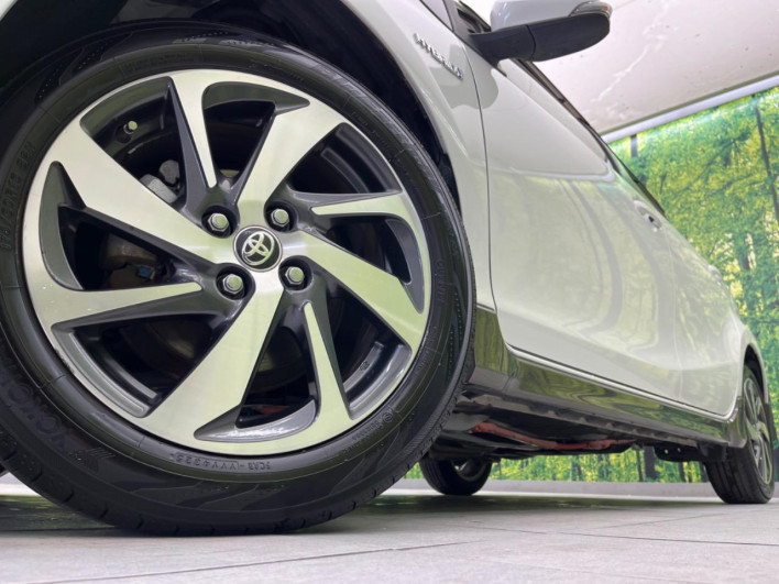 2015 Toyota Aqua DAA-NHP10 (UW-69f2a528978f5)[18]