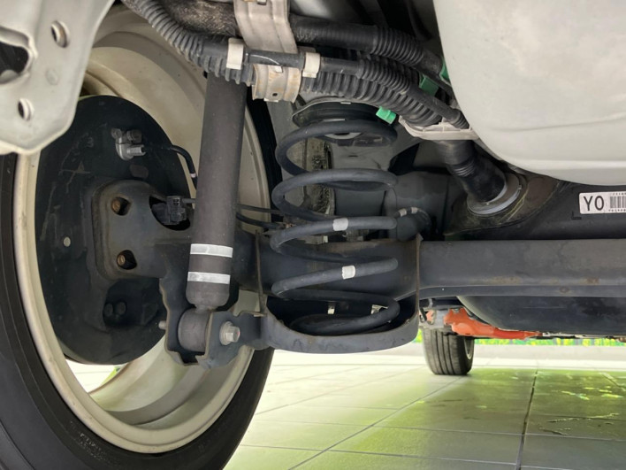 2015 Toyota Aqua DAA-NHP10 (UW-69f2a528978f5)[12]