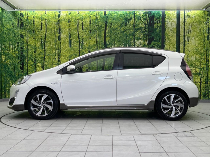 2015 Toyota Aqua DAA-NHP10 (UW-69f2a528978f5)[25]