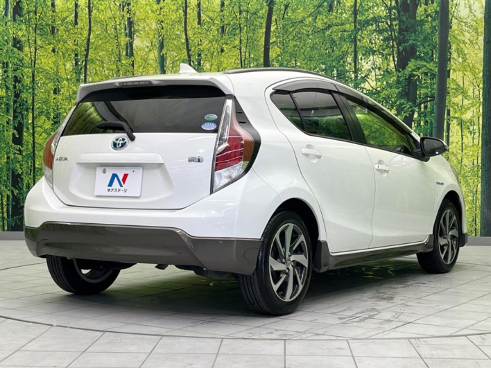 2015 Toyota Aqua DAA-NHP10 (UW-69f2a528978f5)[28]