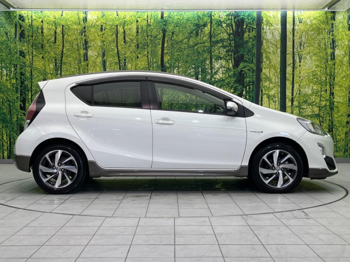 2015 Toyota Aqua DAA-NHP10 (UW-69f2a528978f5)[29]