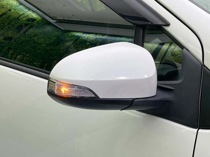 2015 Toyota Aqua DAA-NHP10 (UW-69f2a528978f5)[16]