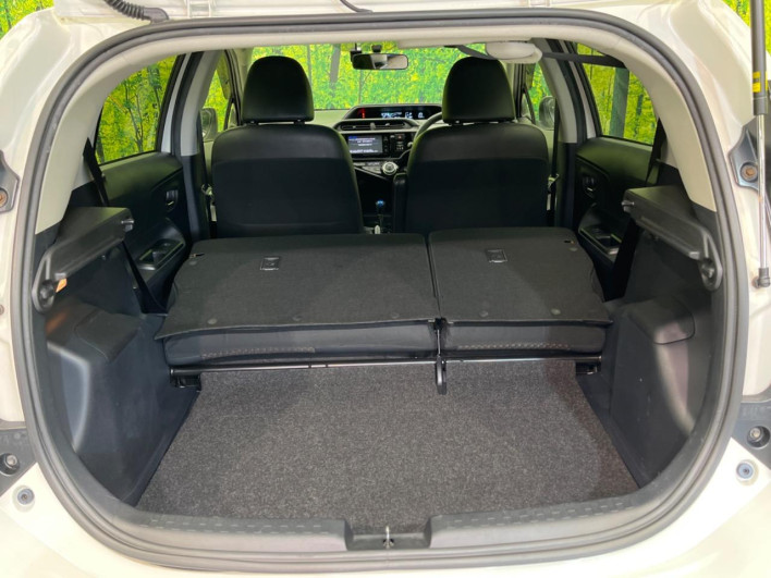 2015 Toyota Aqua DAA-NHP10 (UW-69f2a528978f5)[8]