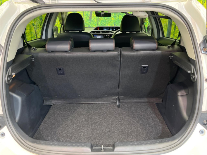 2015 Toyota Aqua DAA-NHP10 (UW-69f2a528978f5)[13]