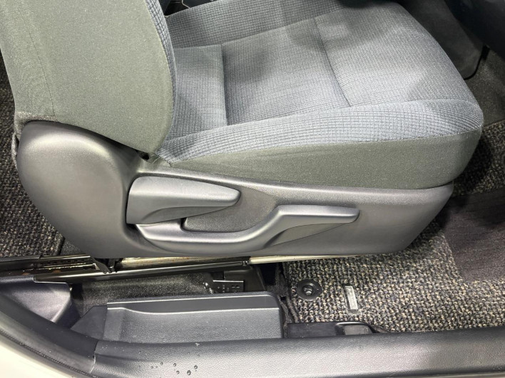 2017 Toyota Sienta DAA-NHP170G (UW-69f2a52abe998)[22]