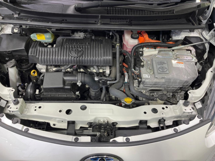 2017 Toyota Sienta DAA-NHP170G (UW-69f2a52abe998)[14]