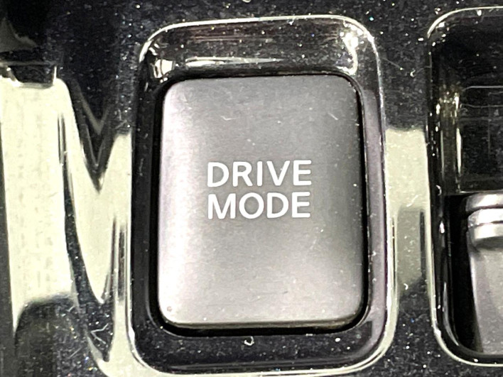 2020 Nissan Kicks 6AA-P15 (UW-69f2a5312742c)[24]