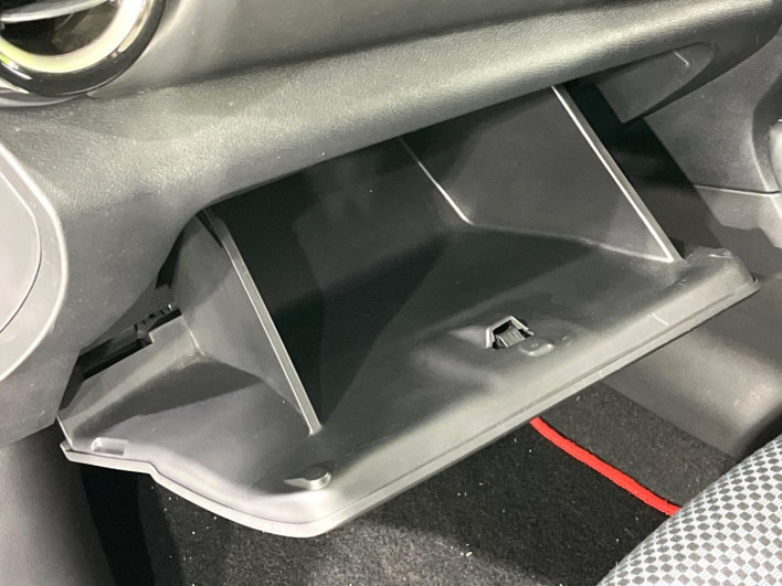 2021 Nissan Kicks 6AA-P15 (UW-69f2a531c9965)[26]