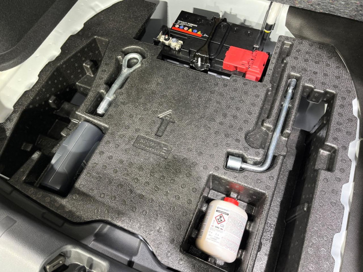 2021 Nissan Kicks 6AA-P15 (UW-69f2a531c9965)[15]