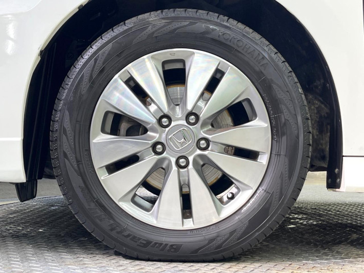 2014 Honda Stepwgn Spada DBA-RK5 (UW-69f2a5345cf4b)[21]