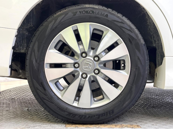 2014 Honda Stepwgn Spada DBA-RK5 (UW-69f2a5345cf4b)[17]