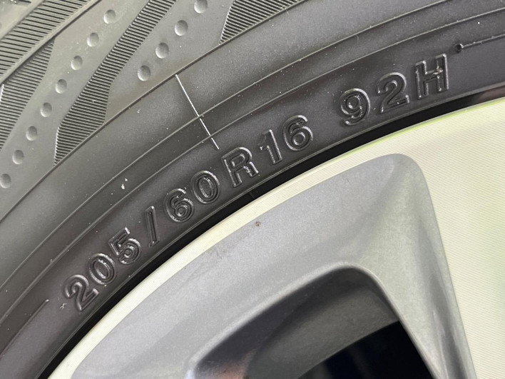 2014 Honda Stepwgn Spada DBA-RK5 (UW-69f2a5345cf4b)[15]