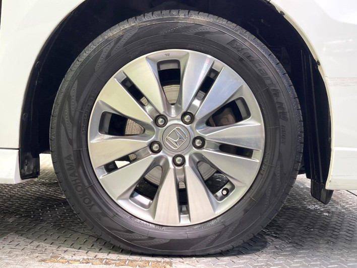 2014 Honda Stepwgn Spada DBA-RK5 (UW-69f2a5345cf4b)[16]