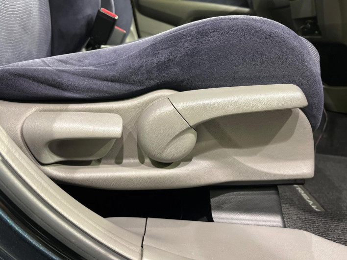 2009 Honda Stream DBA-RN7 (UW-69f2a53479519)[14]