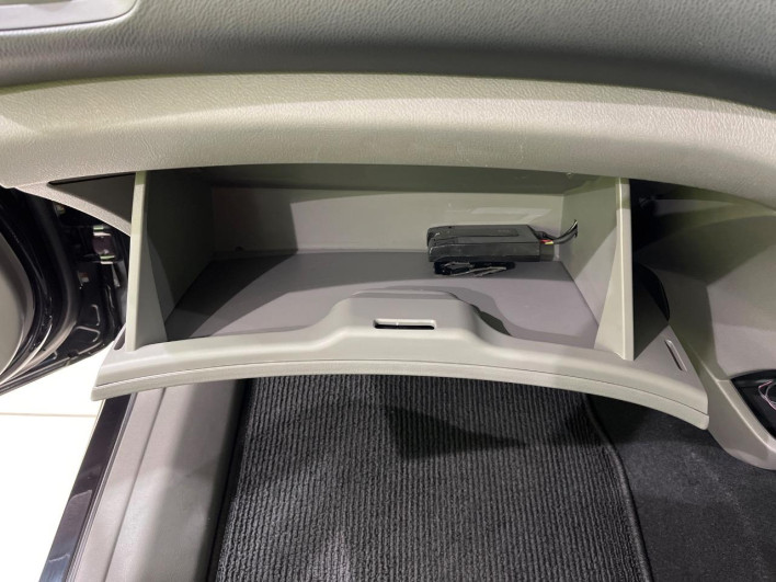 2009 Honda Stream DBA-RN7 (UW-69f2a53479519)[6]