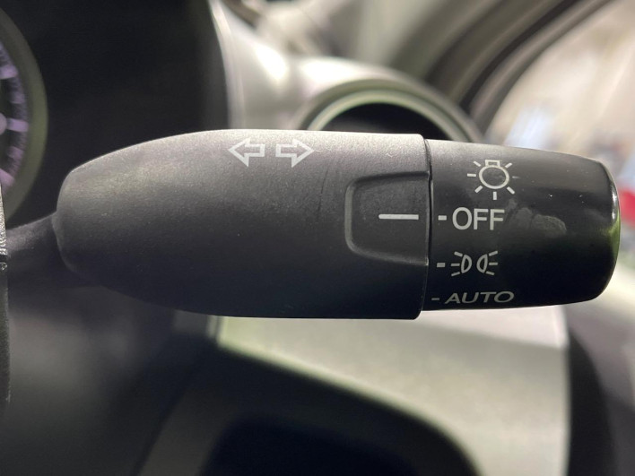 2009 Honda Stream DBA-RN7 (UW-69f2a53479519)[26]