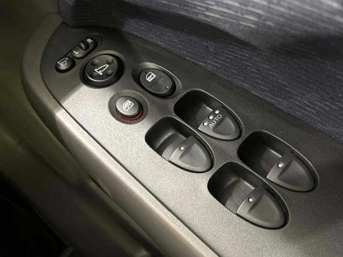 2009 Honda Stream DBA-RN7 (UW-69f2a53479519)[15]