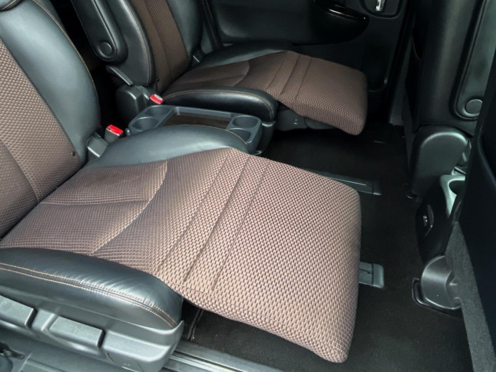 2013 Nissan Elgrand DBA-TE52 (UW-69f2a54b95ce9)[17]