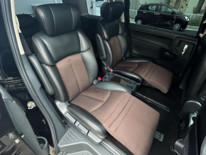 2013 Nissan Elgrand DBA-TE52 (UW-69f2a54b95ce9)[18]