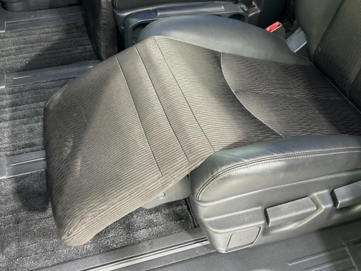 2016 Nissan Elgrand DBA-TE52 (UW-69f2a54bf28cc)[28]