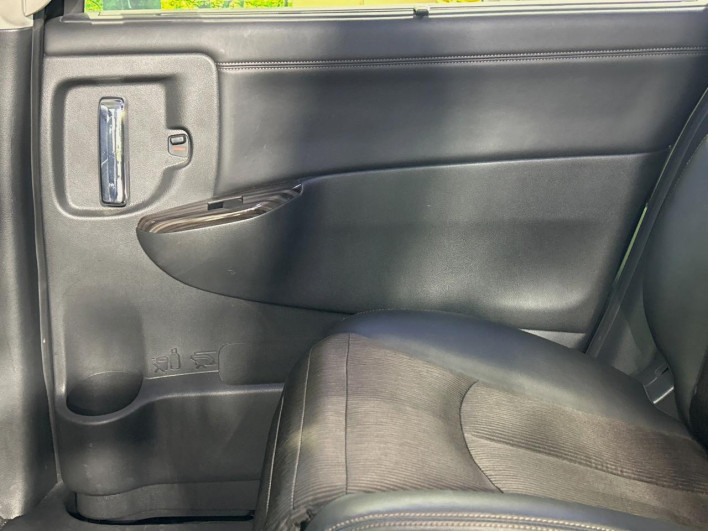 2016 Nissan Elgrand DBA-TE52 (UW-69f2a54bf28cc)[29]