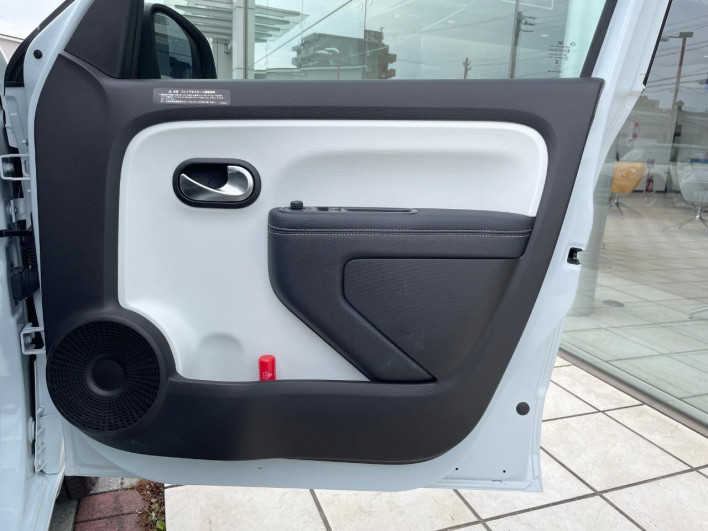 2023 Renault Twingo 3BA-AHH4B (UW-69f2a5571c2a6)[21]