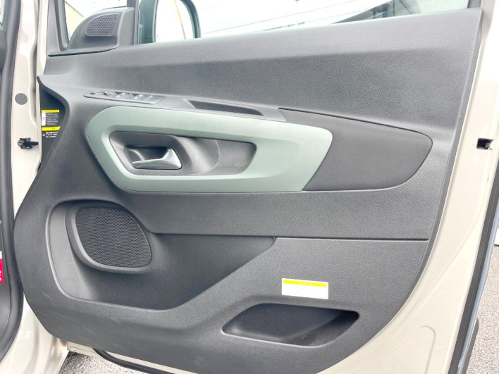 2020 Citroen Berlingo 3DA-K9CYH01 (UW-69f2a55e521af)[20]
