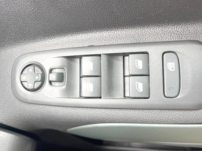 2020 Citroen Berlingo 3DA-K9CYH01 (UW-69f2a55e521af)[24]
