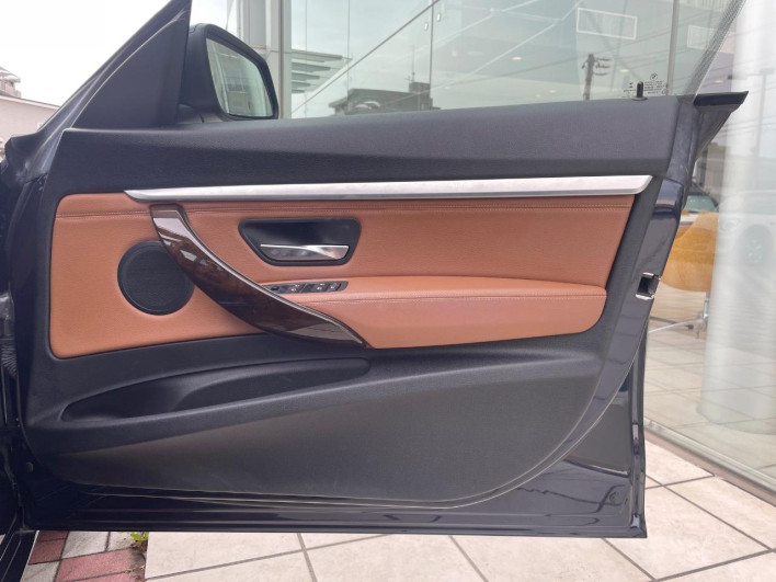 2015 BMW 3 Series DBA-3X20 (UW-69f2a5628011d)[22]