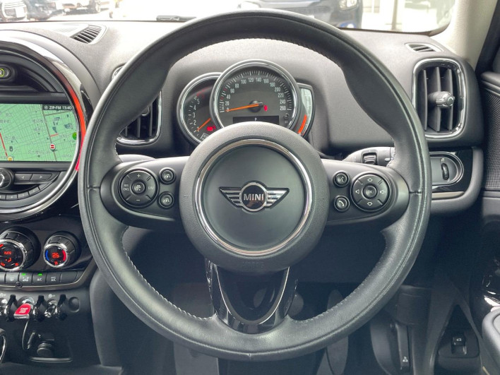 2018 Rover Mini LDA-YT20 (UW-69f2a56781a6a)[29]