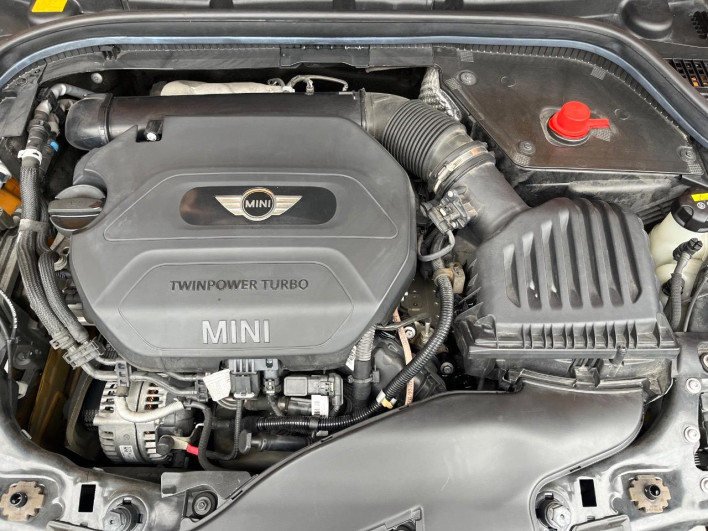 2017 Rover Mini LDA-XT15 (UW-69f2a5679169b)[4]