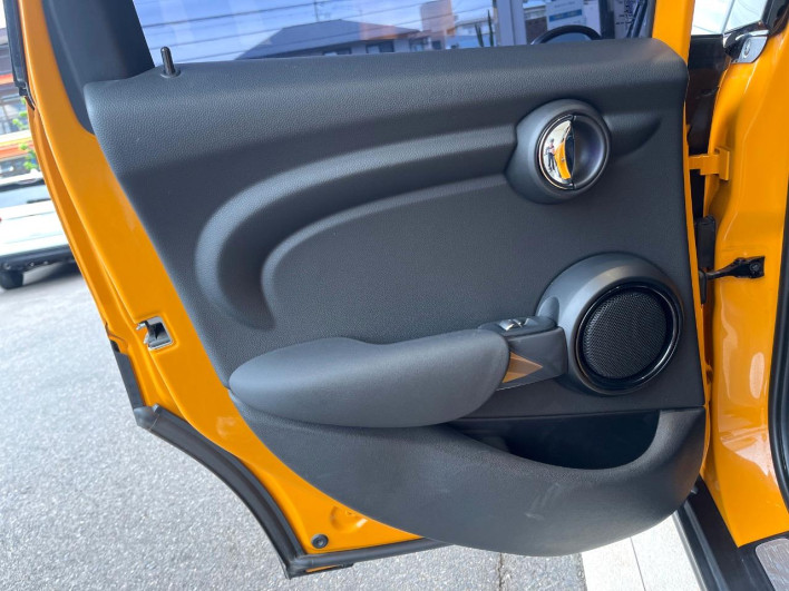 2017 Rover Mini LDA-XT15 (UW-69f2a5679169b)[13]