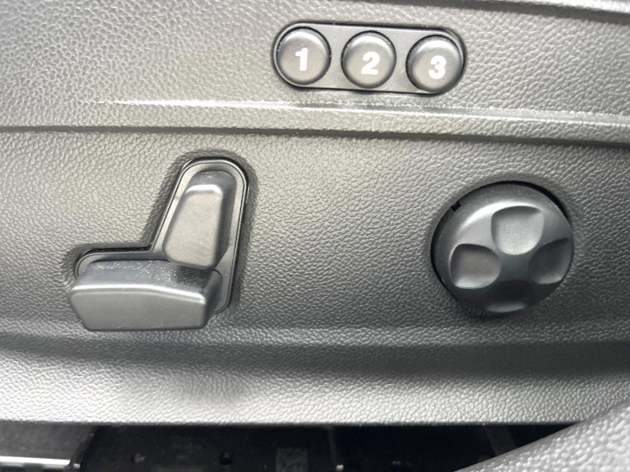 2018 Alfa Romeo Giulia ABA-95220 (UW-69f2a56ae44d3)[25]