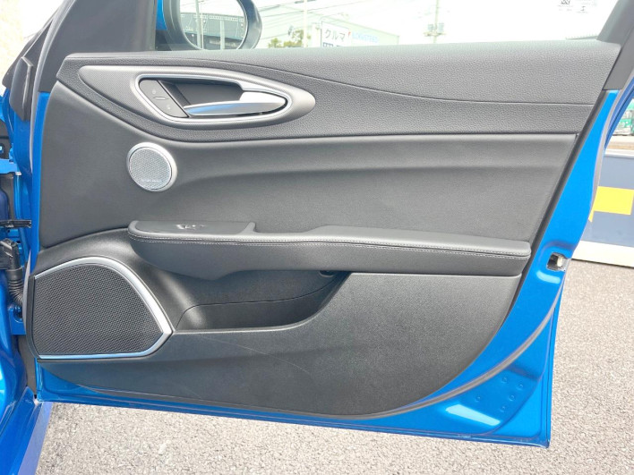 2018 Alfa Romeo Giulia ABA-95220 (UW-69f2a56ae44d3)[24]