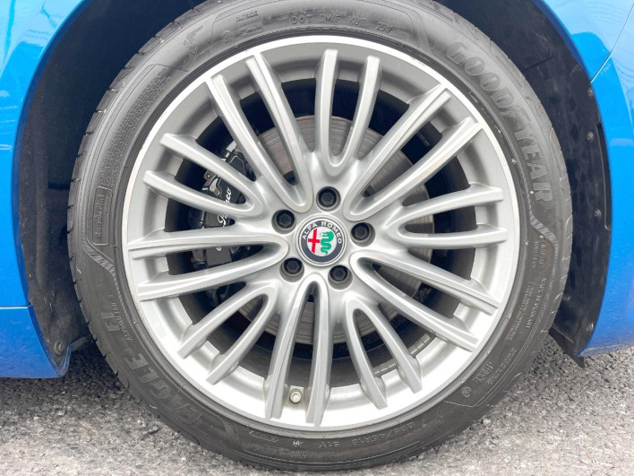 2018 Alfa Romeo Giulia ABA-95220 (UW-69f2a56ae44d3)[16]