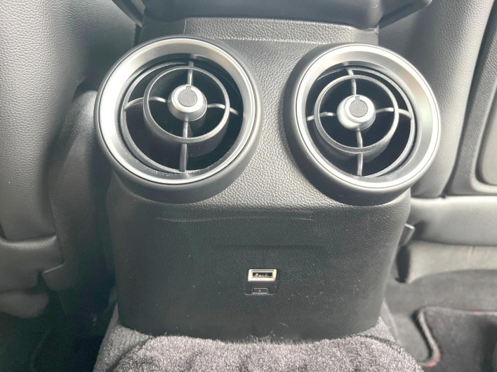 2018 Alfa Romeo Giulia ABA-95220 (UW-69f2a56ae44d3)[22]