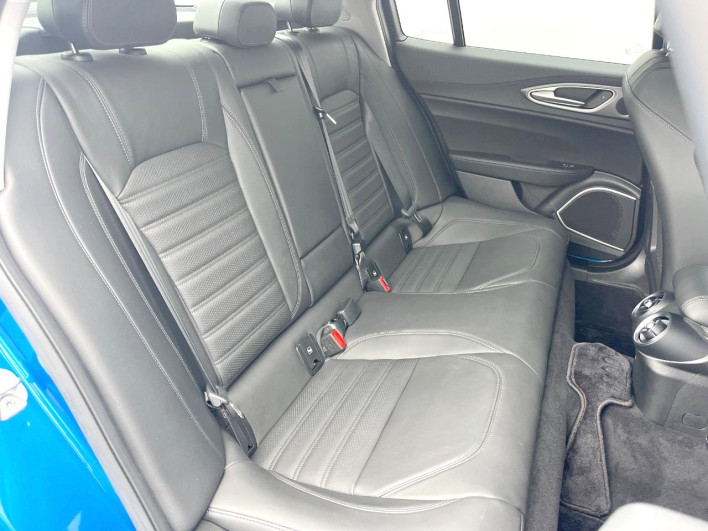 2018 Alfa Romeo Giulia ABA-95220 (UW-69f2a56ae44d3)[19]